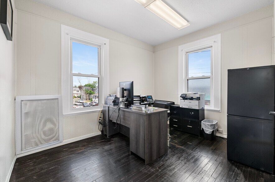 More Photos Of 154 Franklin Pl, Woodmere Office For Lease