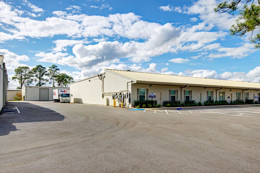 More Photos Of 5121 Bowden Rd, Jacksonville Light Manufacturing For Lease