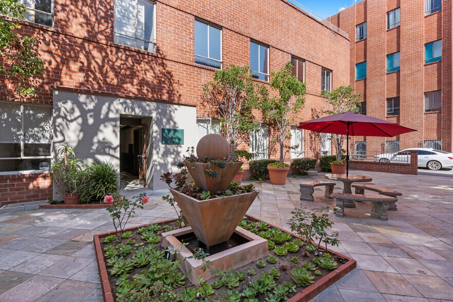 More Photos Of 436 N Roxbury Dr, Beverly Hills Medical For Lease