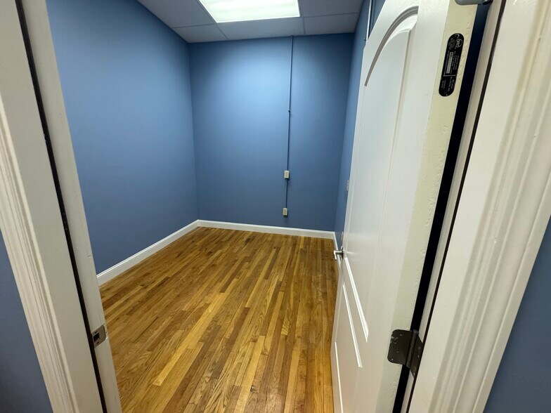 More Photos Of 236 W Main St, Danville Office For Lease