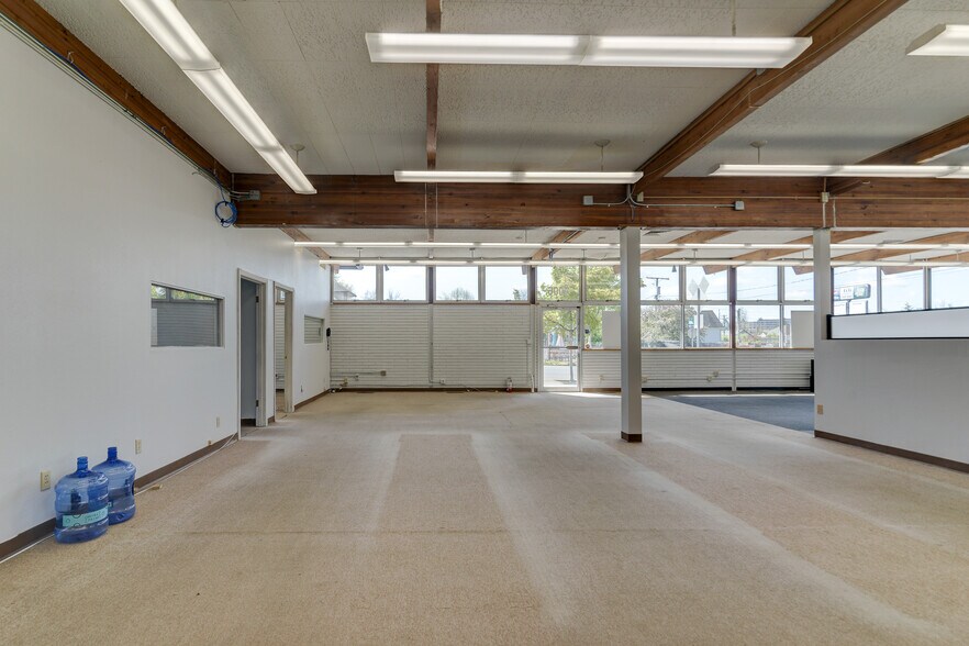 More Photos Of 102 Quince St NE, Olympia Freestanding For Lease