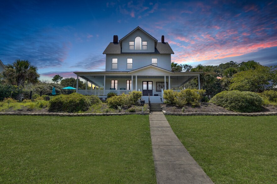 Primary Photo Of 21 Officers Row, Tybee Island Hospitality For Sale