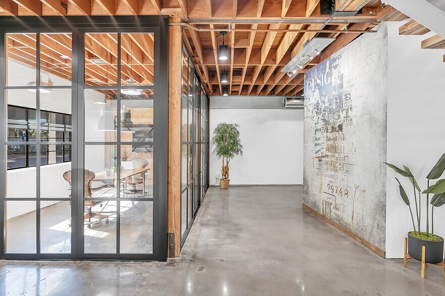 More Photos Of 5055 Exposition Blvd, Los Angeles Loft Creative Space For Lease