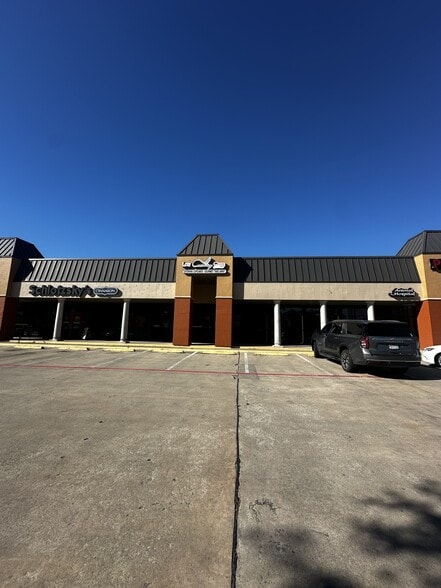 More Photos Of 13881 Midway Rd, Farmers Branch General Retail For Lease