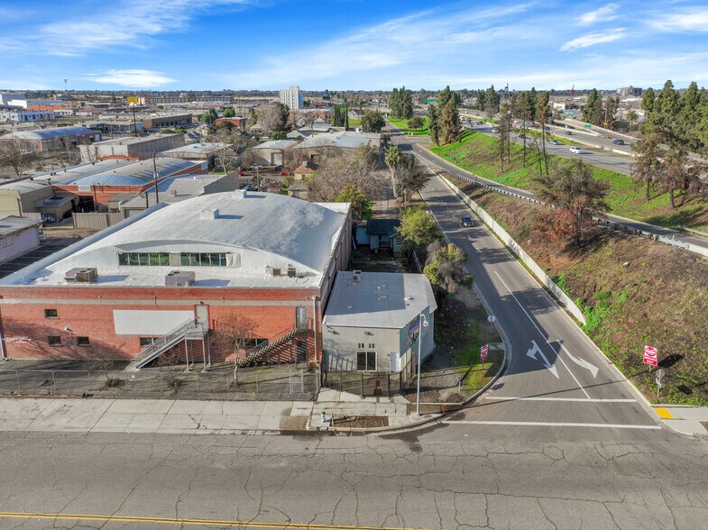 More Photos Of 2428 San Benito St, Fresno Showroom For Sale