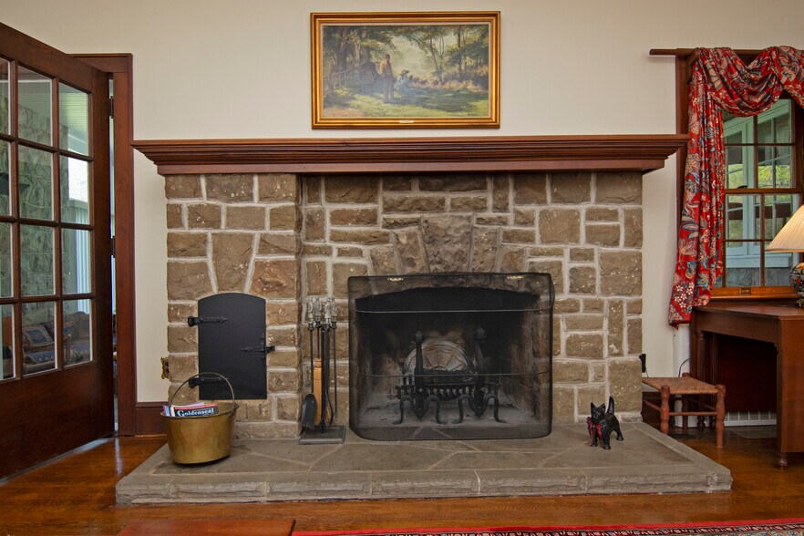 More Photos Of 8789 Seneca Trail South, Ronceverte Office For Sale