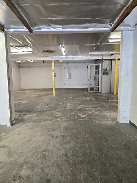 More Photos Of 2413 Amsler St, Torrance Industrial For Lease