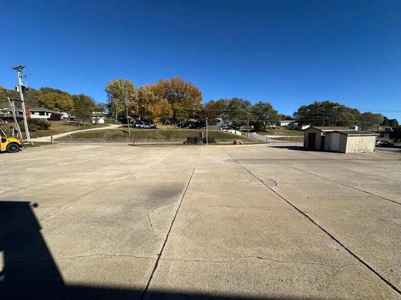 More Photos Of 1105 State St, Mound City Office For Sale