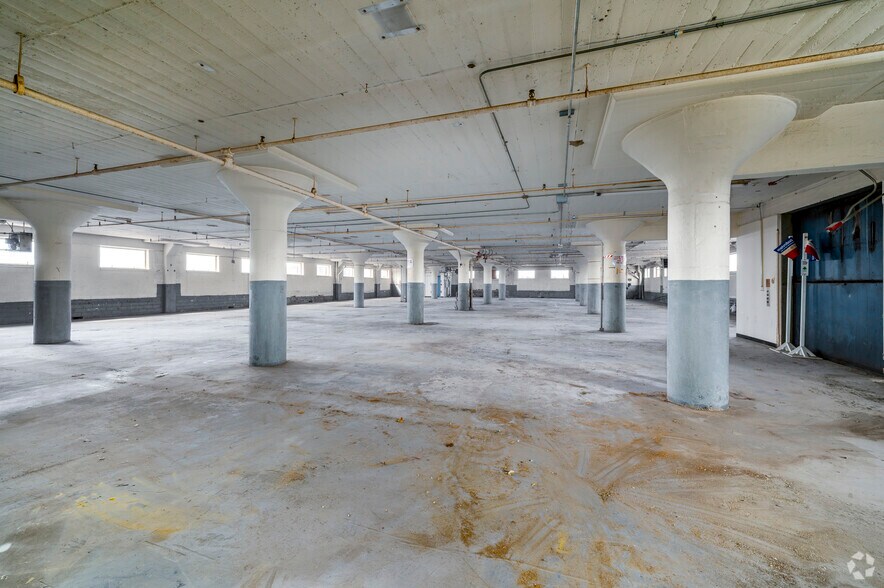 More Photos Of 900 Franklin St NE, Washington Industrial For Sale