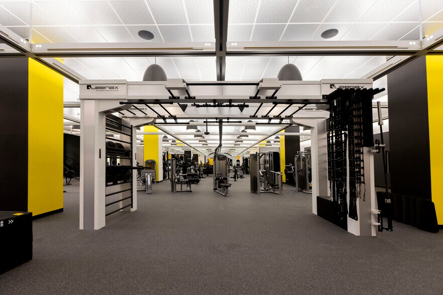 More Photos Of 2000 Center Dr, Hoffman Estates Unknown For Lease