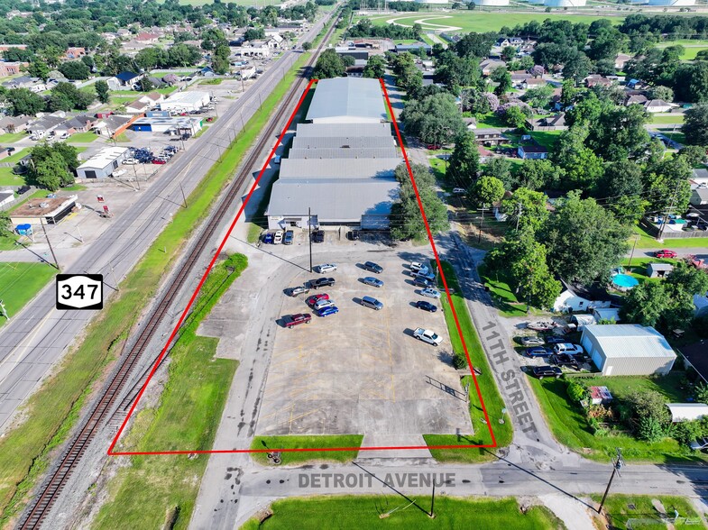 Primary Photo Of 1050 Detroit Ave, Nederland Distribution For Lease