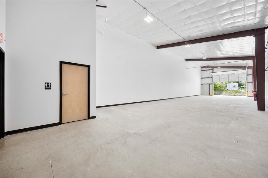 More Photos Of 1305 Industrial Dr, Royse City Warehouse For Lease