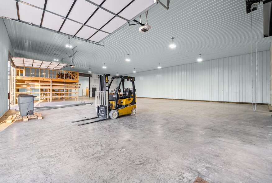 More Photos Of 1040 Smokestack Dr, Clarksville Warehouse For Lease
