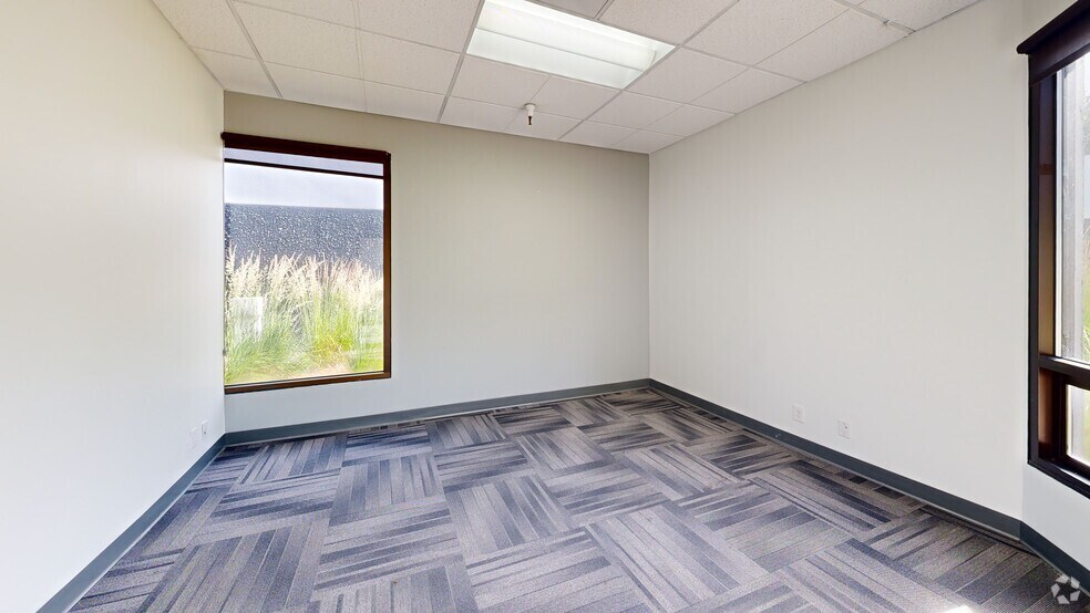 Primary Photo Of 6627 S 191st Pl, Kent Unknown For Lease