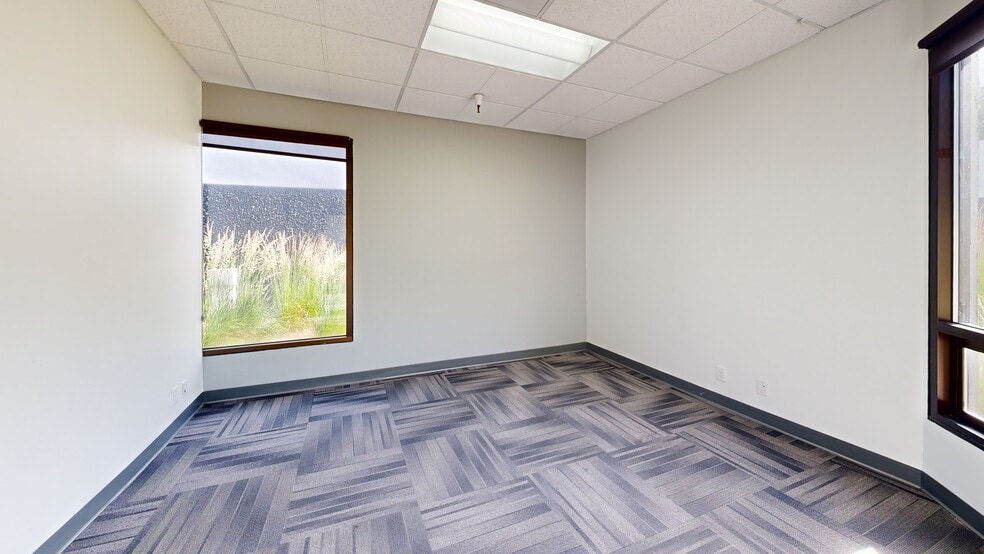 Primary Photo Of 6627 S 191st Pl, Kent Unknown For Lease