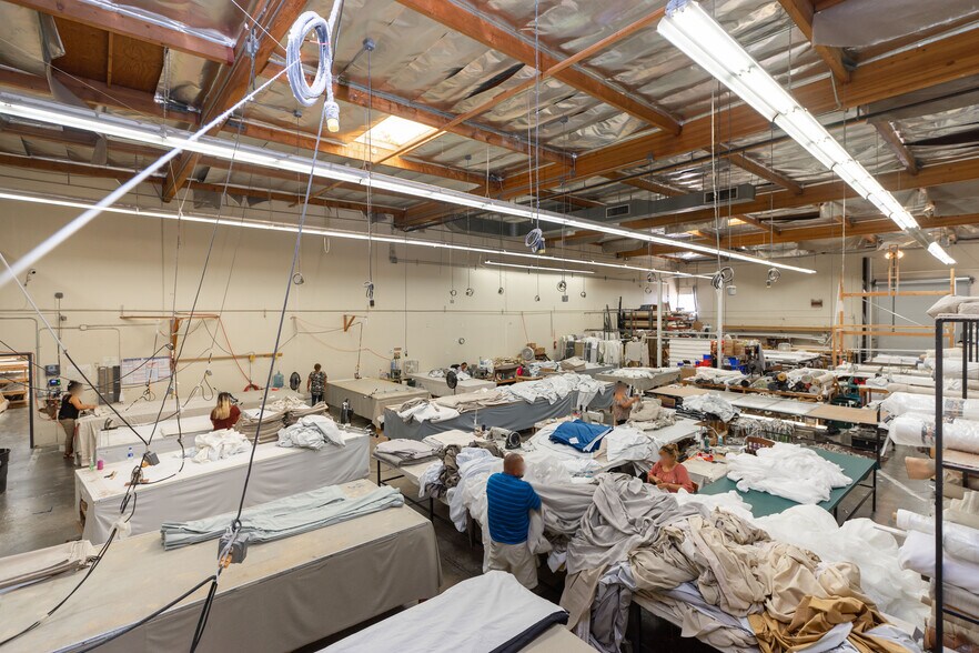 More Photos Of 6400 Variel Ave, Woodland Hills Manufacturing For Lease