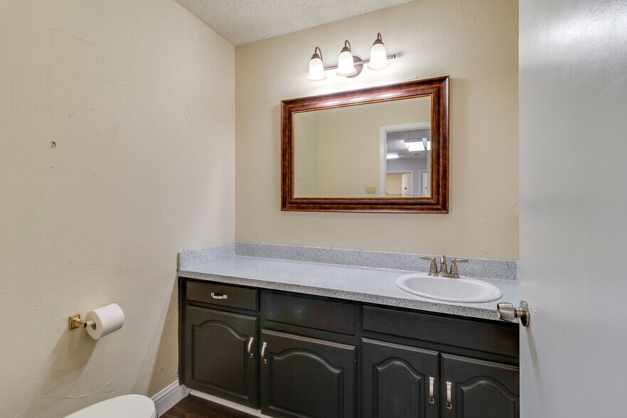 More Photos Of 5710 Watauga Rd, Watauga Office For Lease