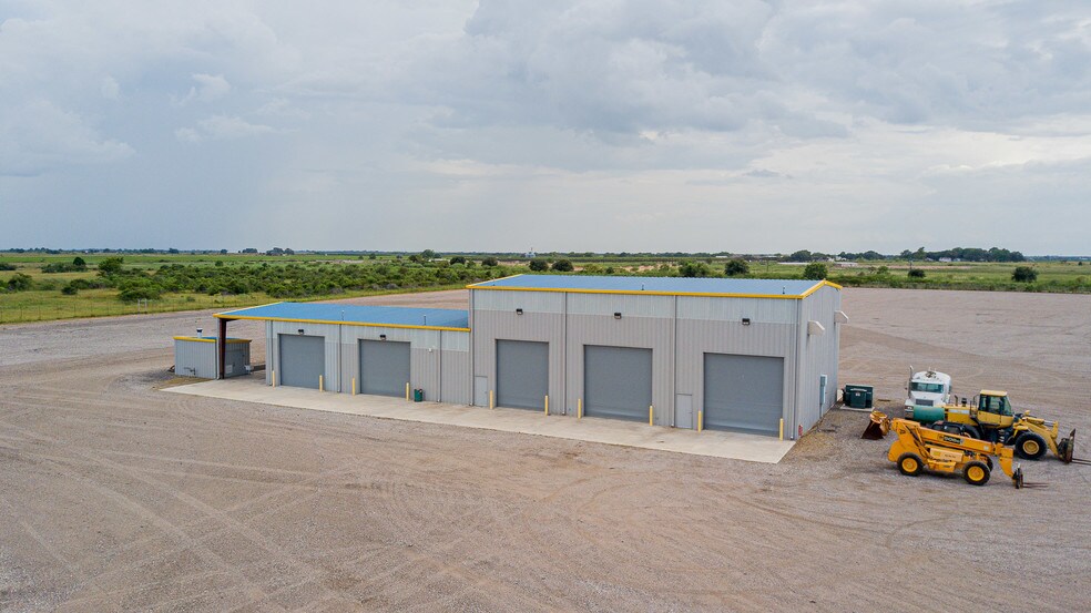 More Photos Of 7044 Interstate 10, Sealy Distribution For Sale