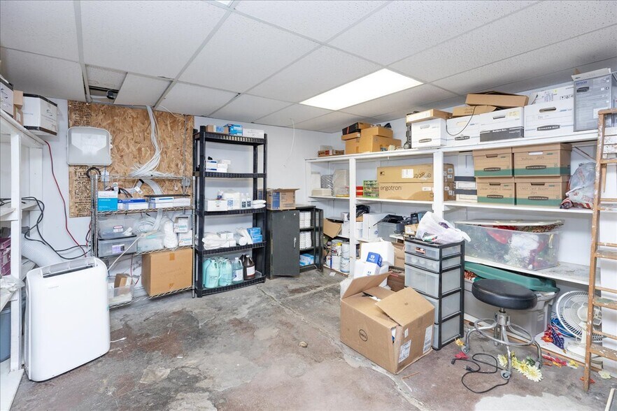 More Photos Of 21 Jackson St, Methuen Veterinarian Kennel For Sale