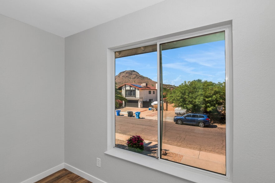 More Photos Of 1927 E Crocus Dr, Phoenix Specialty For Sale