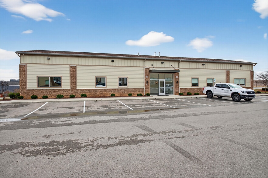 More Photos Of 1031 Parkway Dr, Spring Hill Office For Lease