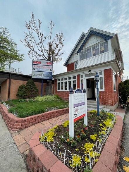 More Photos Of 913 Corona St, Denver Storefront For Sale