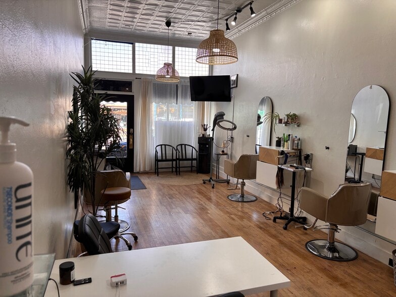 More Photos Of 19 N San Francisco St, Flagstaff Storefront For Lease