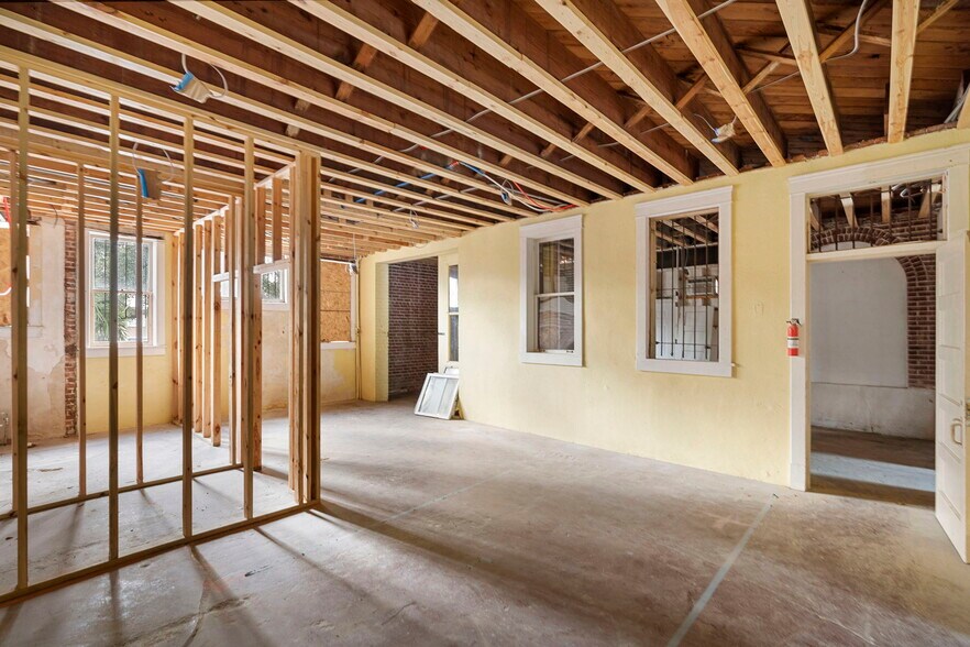 More Photos Of 204 Magnolia St, New Smyrna Beach Restaurant For Sale