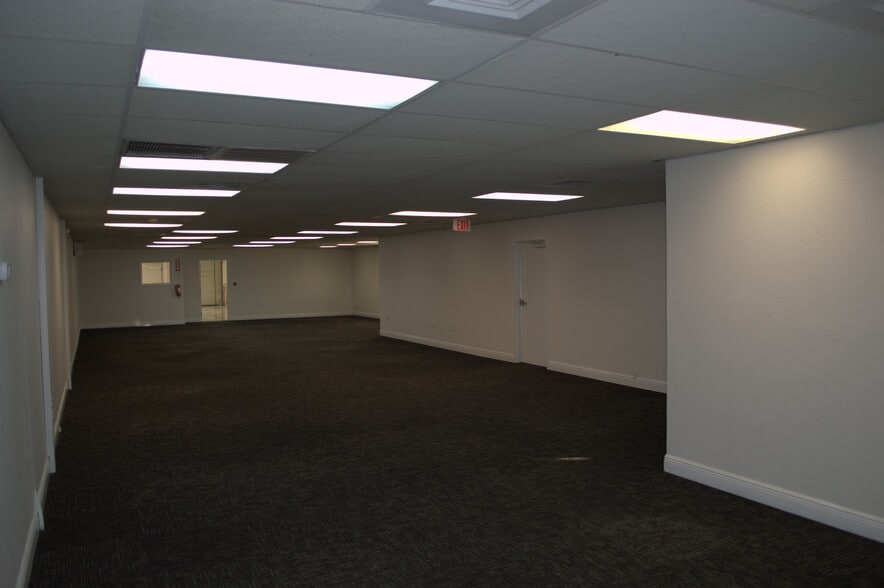 More Photos Of 2979 N 46th Ave, Saint Petersburg Office For Lease
