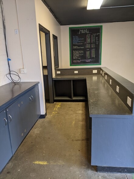 More Photos Of 108 Ross St, Molalla General Retail For Lease