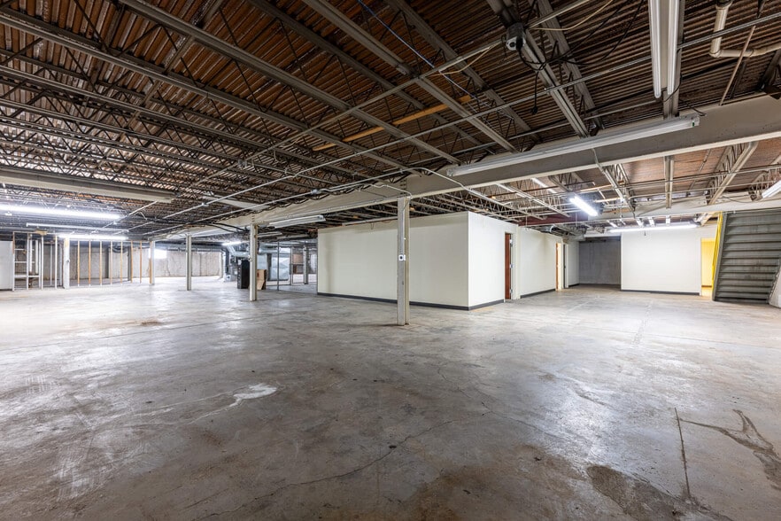 More Photos Of 3040-3050 S Kettering Blvd, Moraine Freestanding For Sale