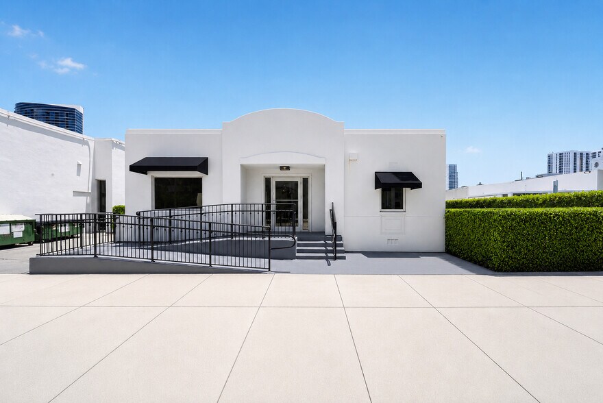 Primary Photo Of 286 NE 39th St, Miami General Retail For Lease