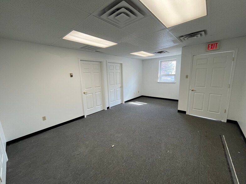 More Photos Of 504-510 Louise Ln, North Wales Warehouse For Lease