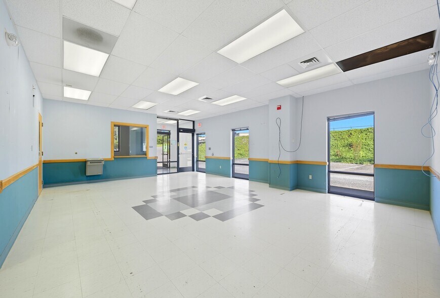 More Photos Of 508-514 Canterbury Rd, Kings Mountain Flex For Sale