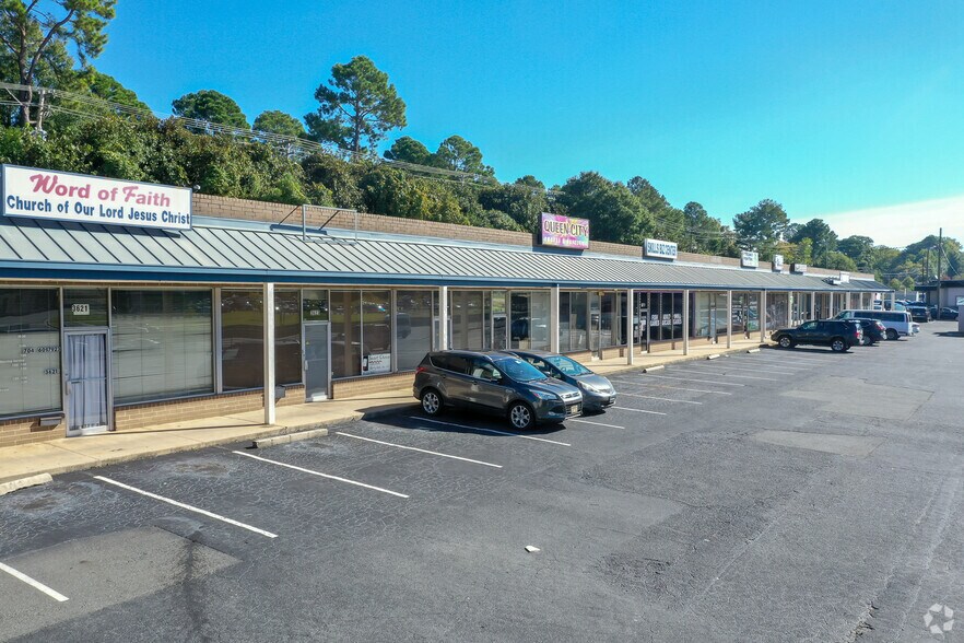 More Photos Of 3619-3645 E Independence Blvd, Charlotte Unknown For Lease