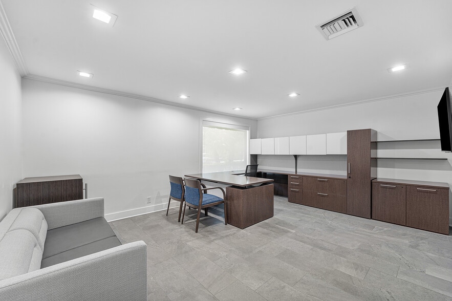 More Photos Of 320 Davie Blvd, Fort Lauderdale Office For Sale