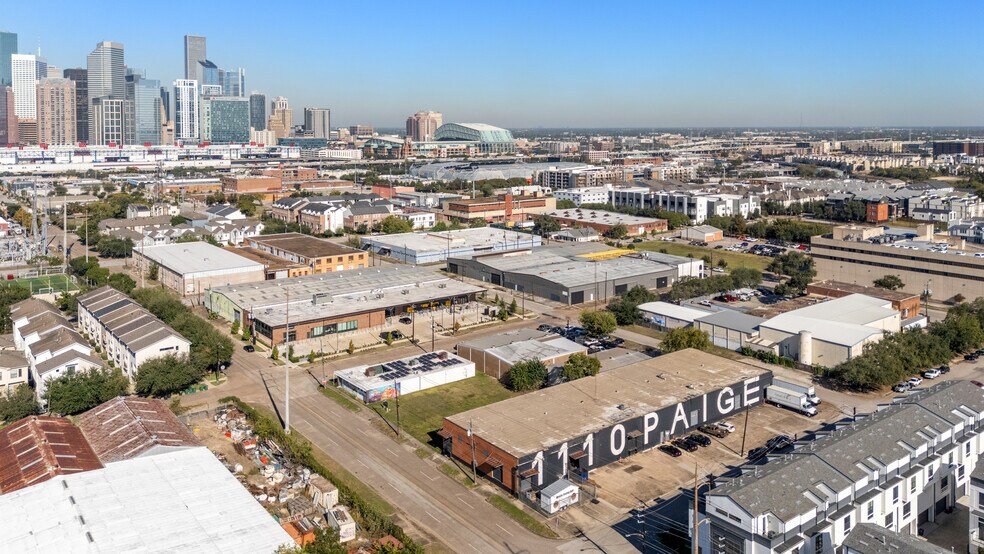 More Photos Of 1110 Paige St, Houston Warehouse For Lease