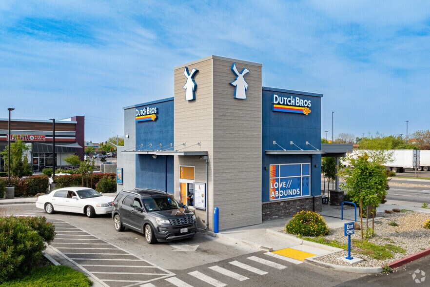 More Photos Of 1174 W Henderson Ave, Porterville Storefront For Sale