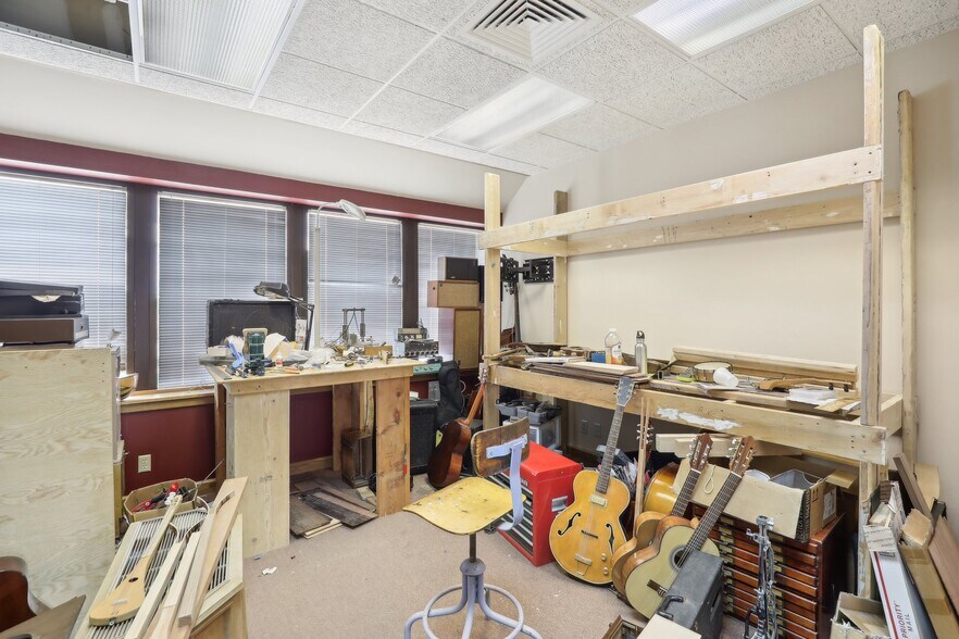 More Photos Of 101 Jones St, Barneveld General Retail For Sale