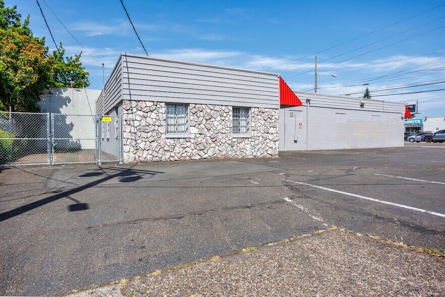 More Photos Of 10234 NE Glisan St, Portland Freestanding For Sale