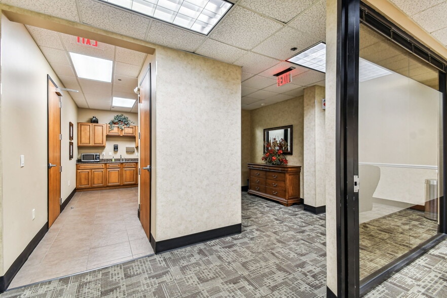 More Photos Of 2701 W Busch Blvd, Tampa Office For Sale