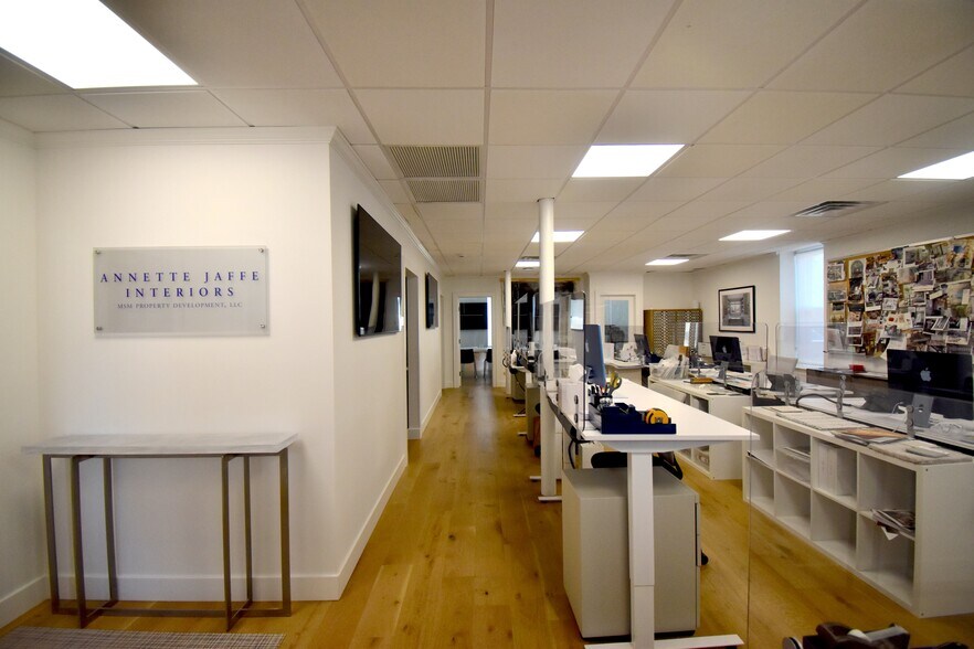 More Photos Of 22 Bayview Ave, Manhasset Office For Sale