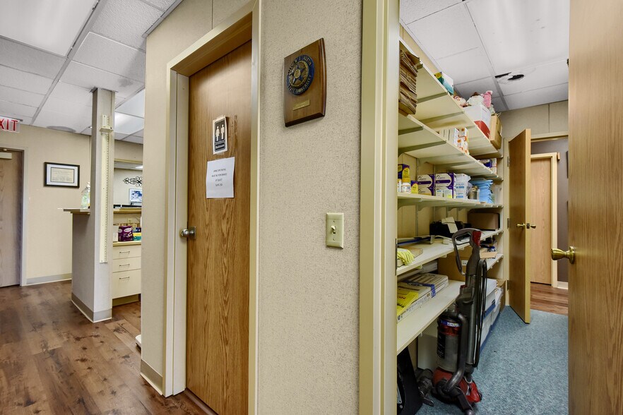 More Photos Of 425 N Highland Ave, Sherman Medical For Sale