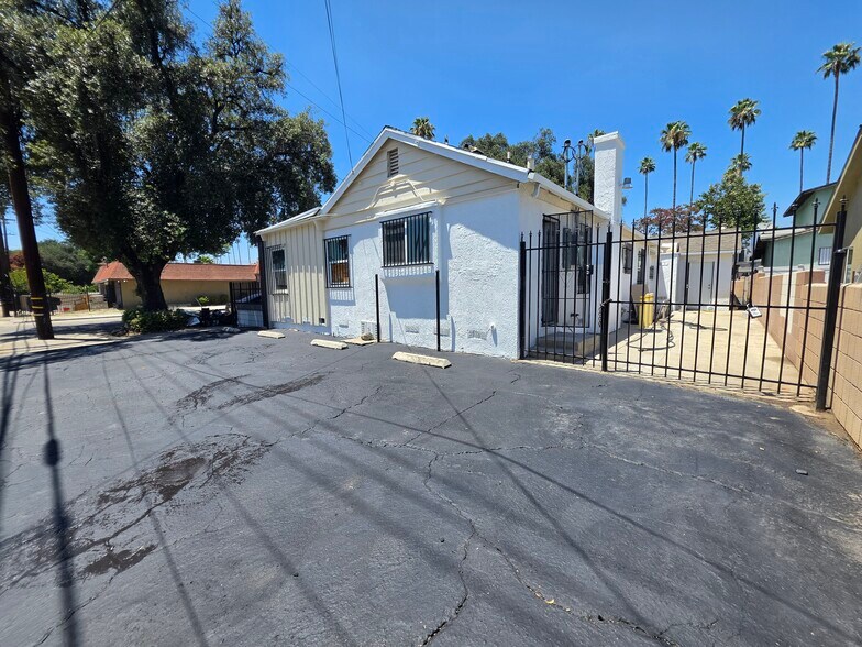 More Photos Of 1673-1675 N D St, San Bernardino Office For Lease