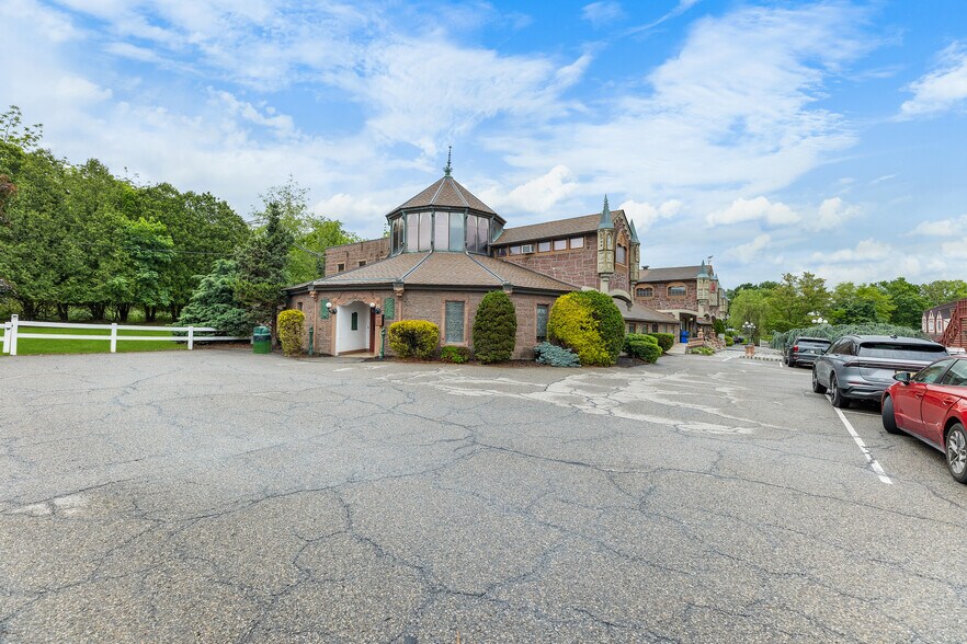 More Photos Of 84 Park Ave, Flemington Office For Lease