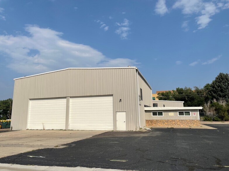 More Photos Of 190 S Taft St, Lakewood Manufacturing For Lease
