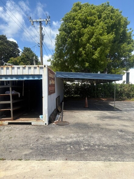 More Photos Of 250 NE 44th St, Oakland Park Auto Repair For Sale