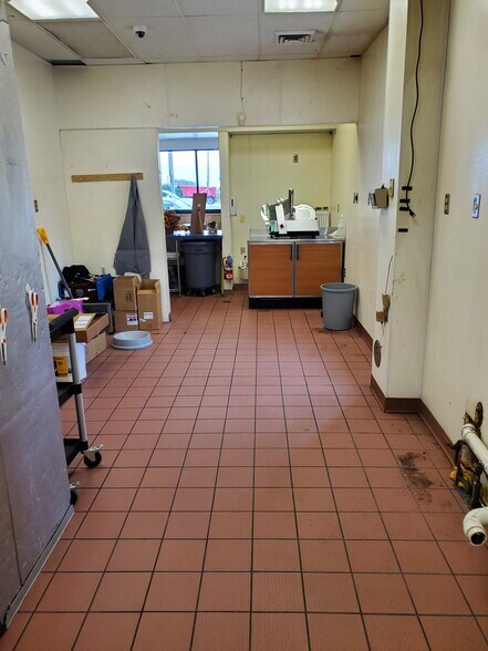 More Photos Of 10011 W US Highway 30, Wanatah Convenience Store For Lease