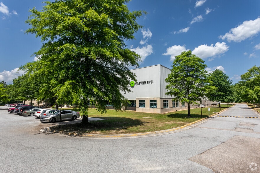 More Photos Of 8001 Greenpine Rd, North Chesterfield Warehouse For Lease