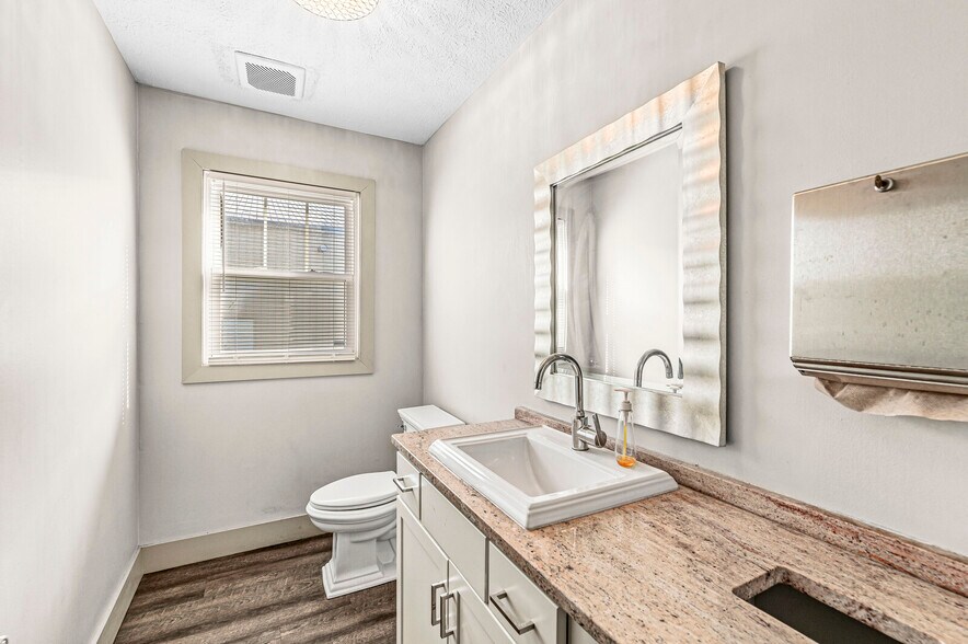 More Photos Of 2601 E 56th St, Indianapolis Light Distribution For Sale